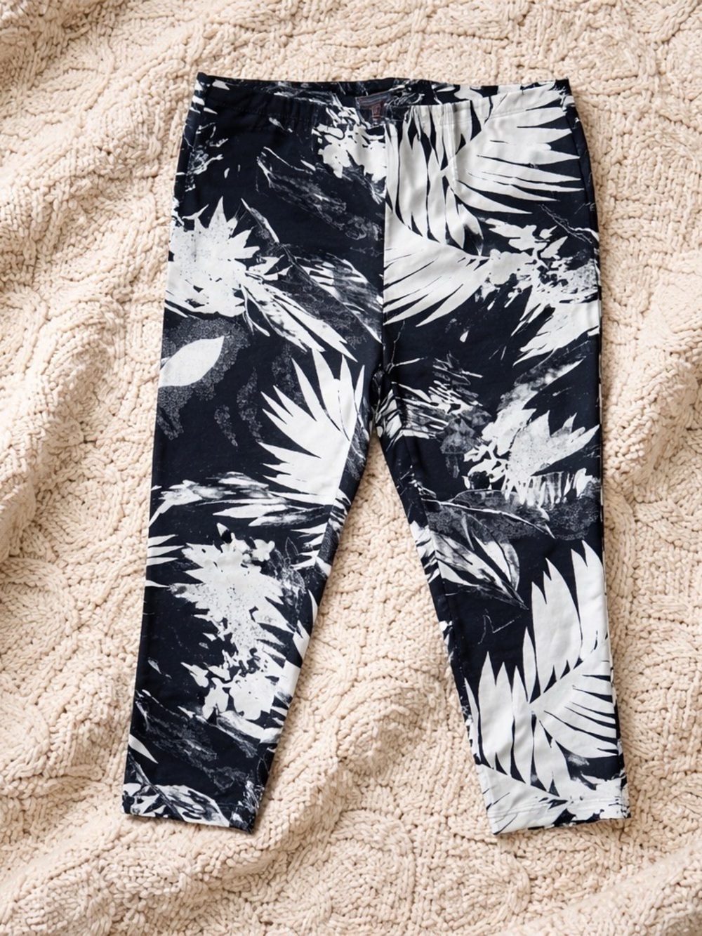 Vince Camuto Palm Print Ankle Pants